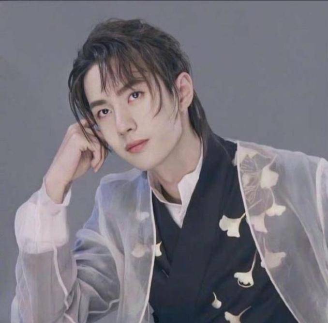 网友|张哲瀚和王一博撞衫《梦幻西游》定制造型,网友:真是谁丑谁尴尬