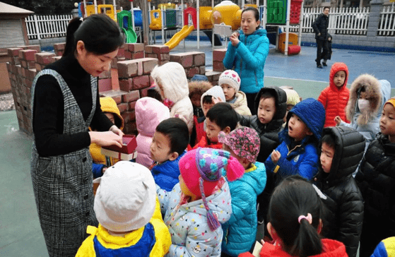 职场|“本以为娃上了幼儿园，我就能去找工作！”全职宝妈道出育儿心酸