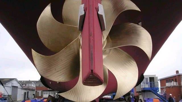 原创航母的螺旋桨有多恐怖?会伤害海洋生物吗?看了这几张照片就明白了