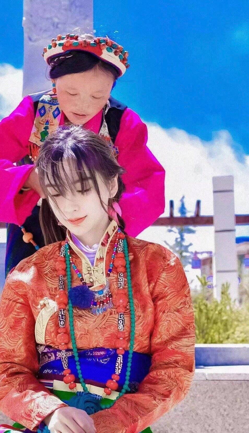 发丝|Angelababy早期清纯美颜照曝光，比现在还要美上几分，混血小公主