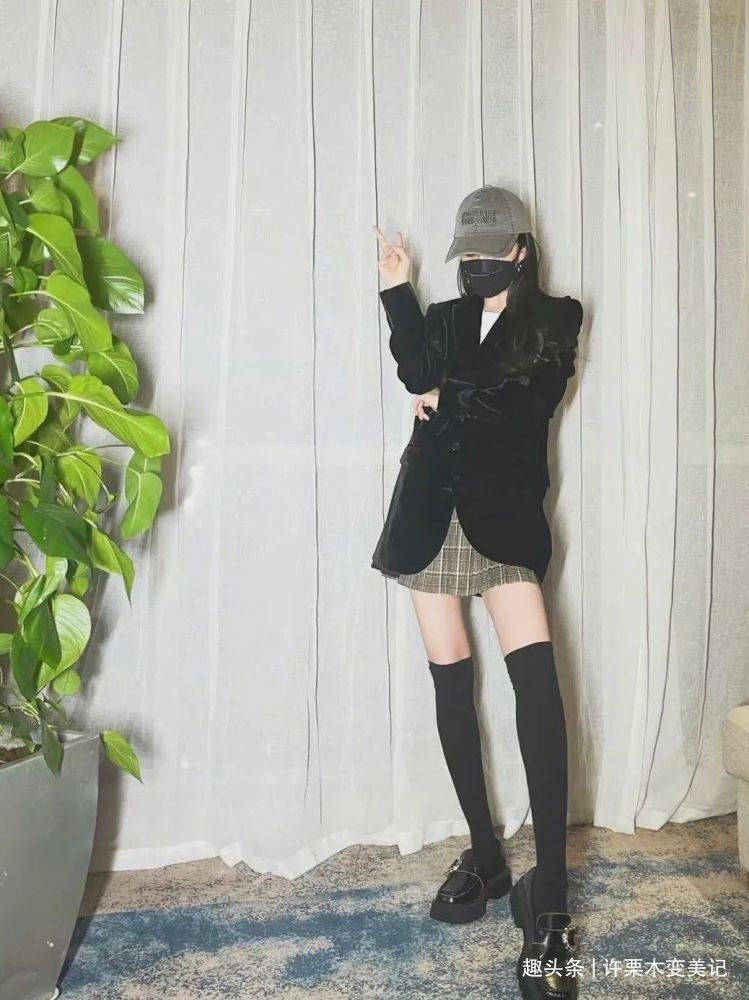 色调|上衣不一定要全塞进裤子里,今夏流行“遮腰身”,时髦优雅还显瘦