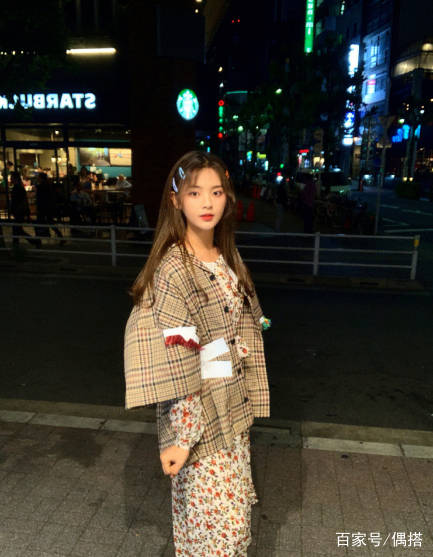 仙女|杨超越打卡日本！公主卷配碎花裙少女感十足，贵价外套抢尽风头