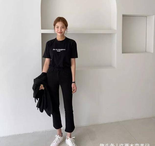 设计|阔腿裤早就烂大街了，今夏流行的是“喇叭裤”，修腿显瘦又时髦