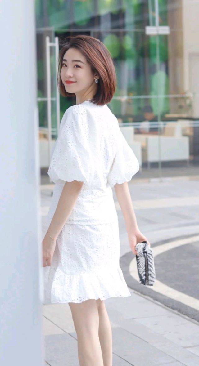 服装|平时穿什么才能释放魅力?其实也不难,简约风穿搭简单又好看