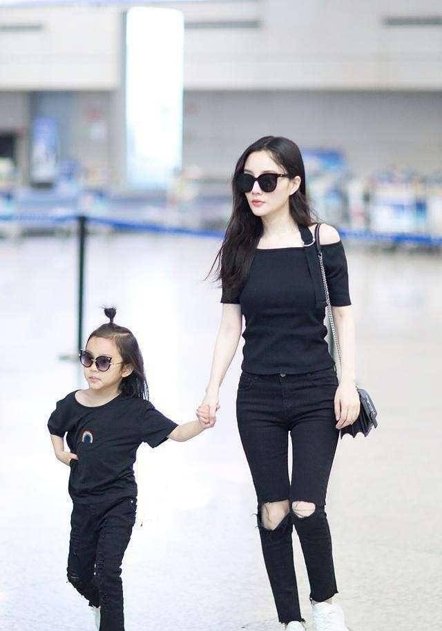 辣妈|儿童节，学下这几位明星辣妈，与女儿穿上美美的“亲子装”出游