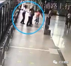 人体|同一地铁站，3小时晕倒4人！这习惯很多人都会有…