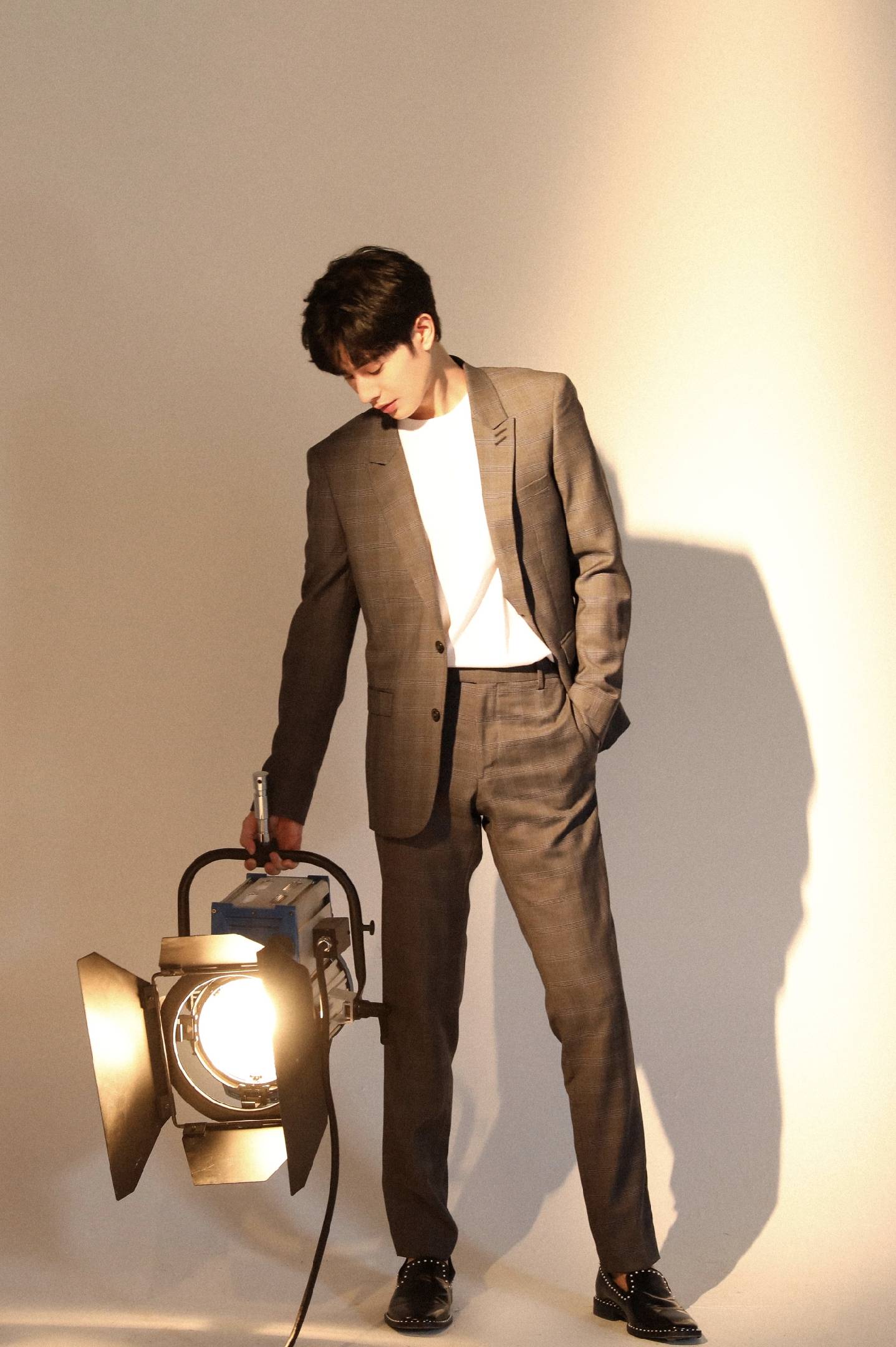 明朗|《大宋少年志》王宽,27岁王佑硕私服帅气俊朗,宛如日系美少年