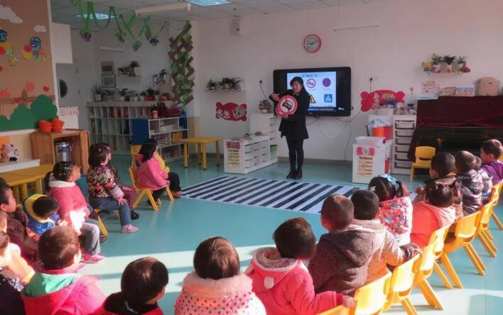 什么|一种“冷暴力”正在幼儿园盛行，孩子委屈巴巴，家长却一无所知