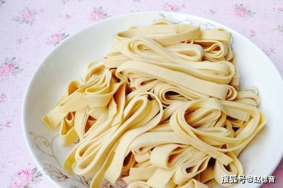 在家自己做豆腐皮 df58f194c250464c8a24cc5c6e8b2320.jpeg