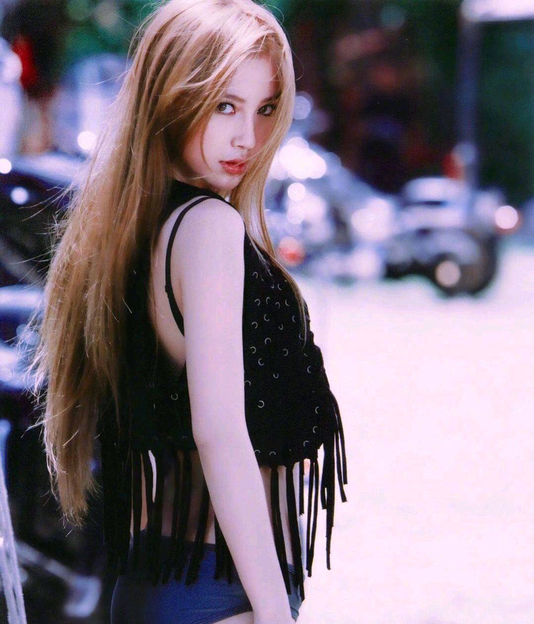 发丝|Angelababy早期清纯美颜照曝光，比现在还要美上几分，混血小公主