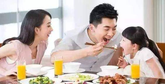 食品|5岁男宝哭闹肚子疼,没想到是宝妈贪便宜,买购的好零食惹的祸