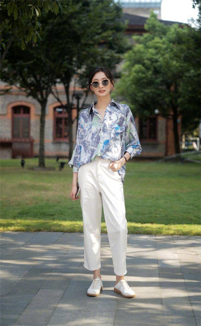 身材|“小白裤”怎么穿不普通？学会这些搭配思路，时髦显瘦又有气质