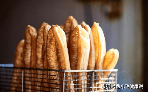 什么|天天把油条当早餐,身体会出现什么变化?大多数人竟还没察觉