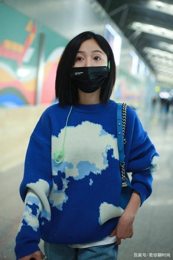 吴宣|吴宣仪的长相真甜美，穿的普通气质依旧迷人，可惜鞋子选错太减分