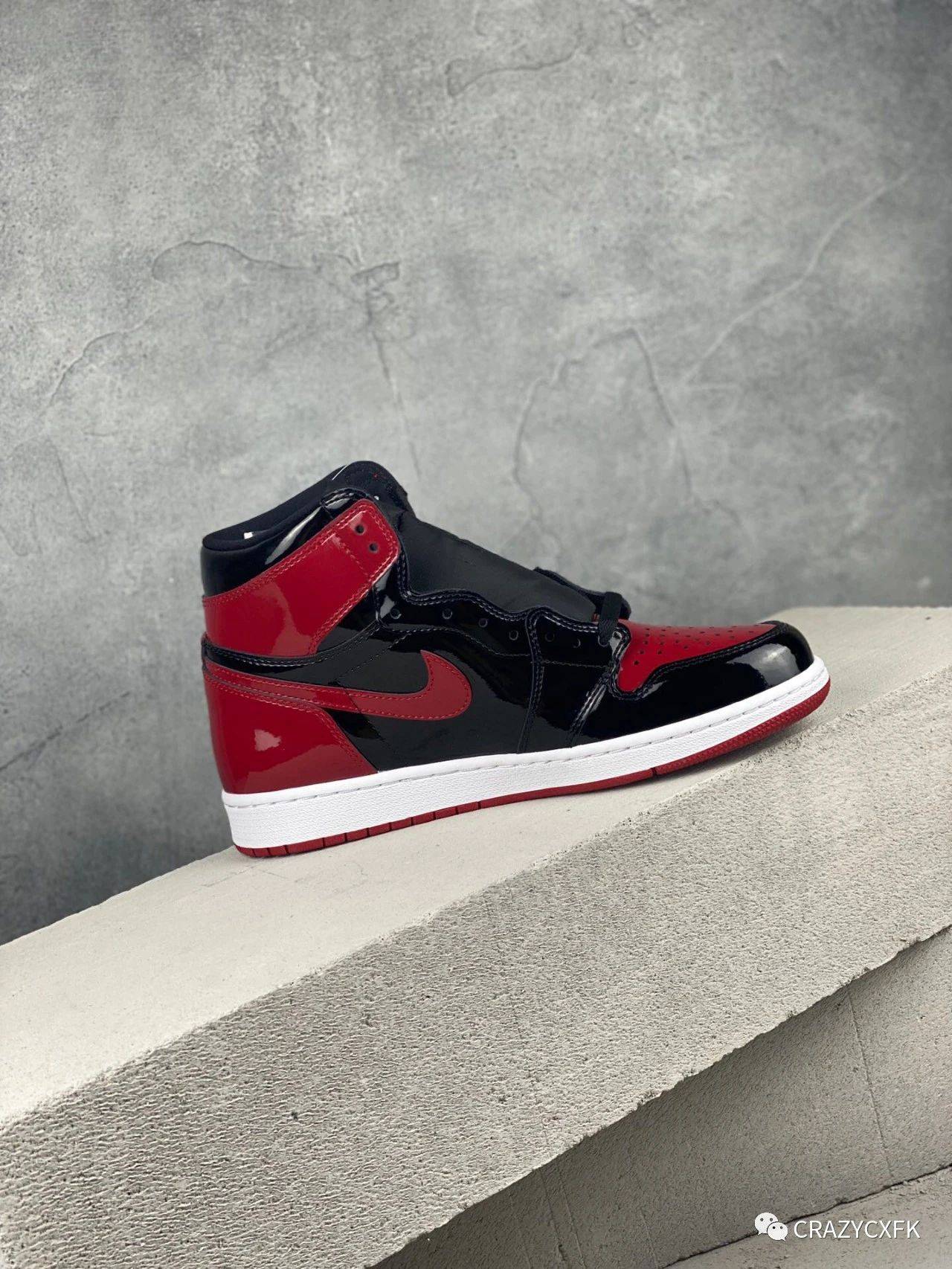 镜面|乔丹黑红 Air Jordan 1 OG Bred Patent 高帮漆皮镜面篮球鞋评测