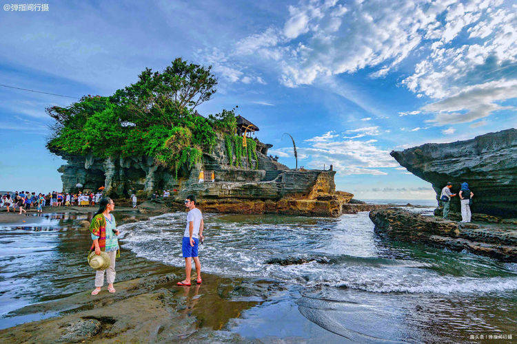 印尼巴厘岛私密海滩，是世界冲浪胜地，空气中溢满“荷尔蒙气息”