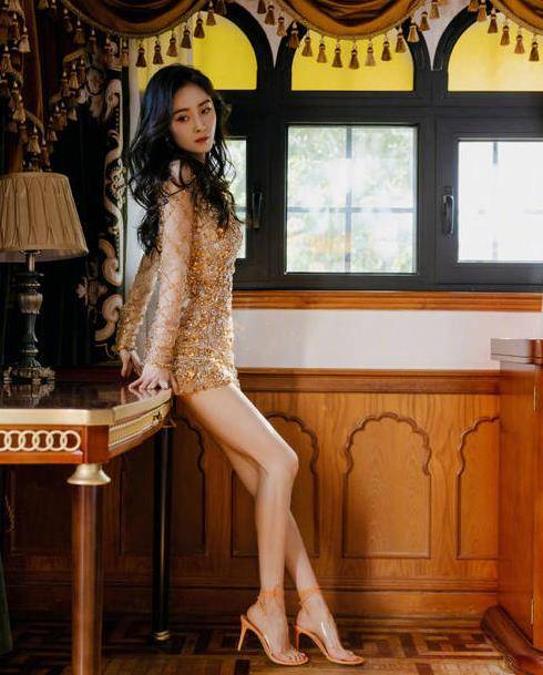 短裙|杨幂一天换两套礼服,一套秀腿一套秀腰,让人拍案叫绝