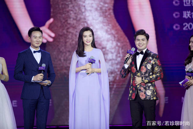 垫肩|果然女人越长越可爱，李冰冰都奔五了，穿的裙子更嫩了