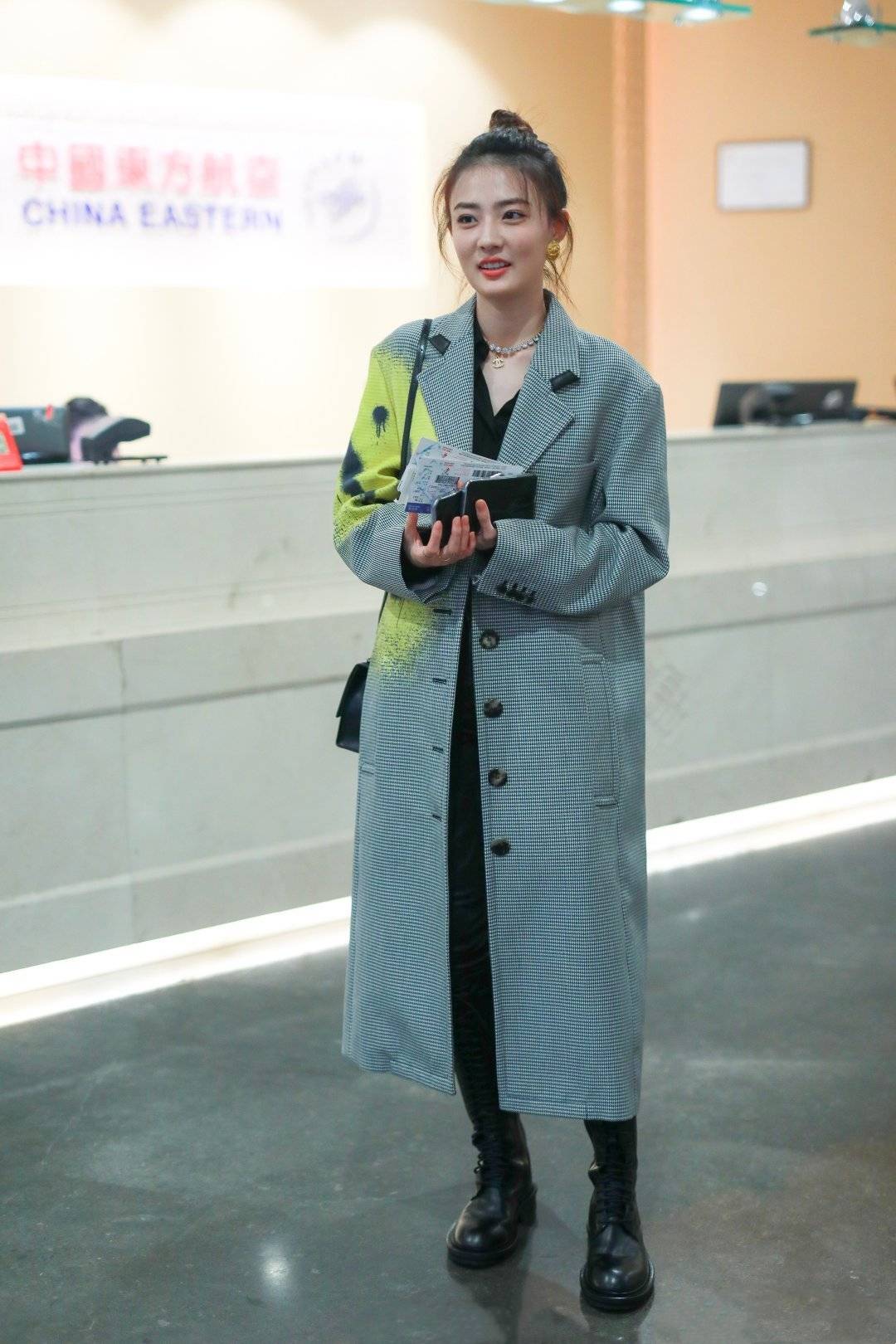 卫衣|徐璐真是被张铭恩宠成小公主，穿搭越来越甜美可爱，少女感十足