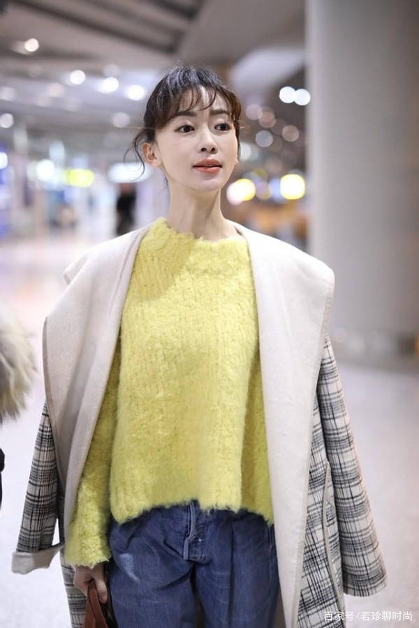 服装|吴谨言的气质太让人佩服了，明明穿得这么优雅，看起来还是呆呆的