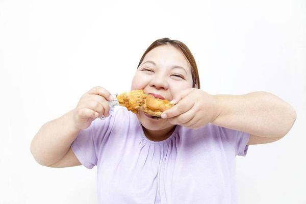 并发症|医生告诫：血糖高的人，这4个细节不注意，糖尿病或不请自来！