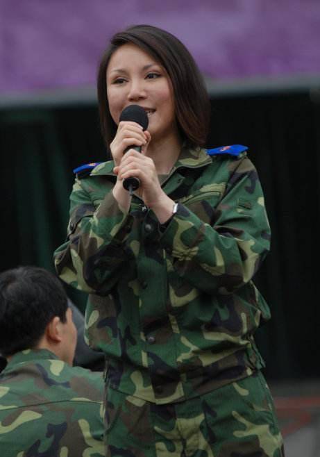 国家一级演员7次上春晚,因耍大牌被封杀,今51岁街头卖唱无人识_林萍