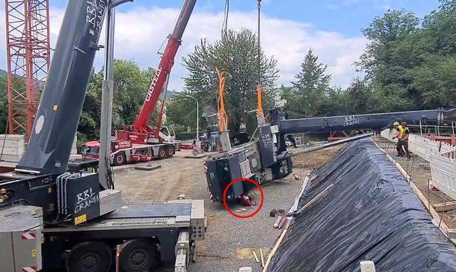 惊险!68吨吊车突然掉落,两名工人死里逃生