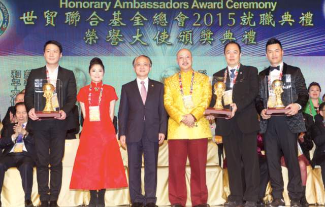 黎明开演唱会,四大天王齐送花篮,网友直呼:爷青回!