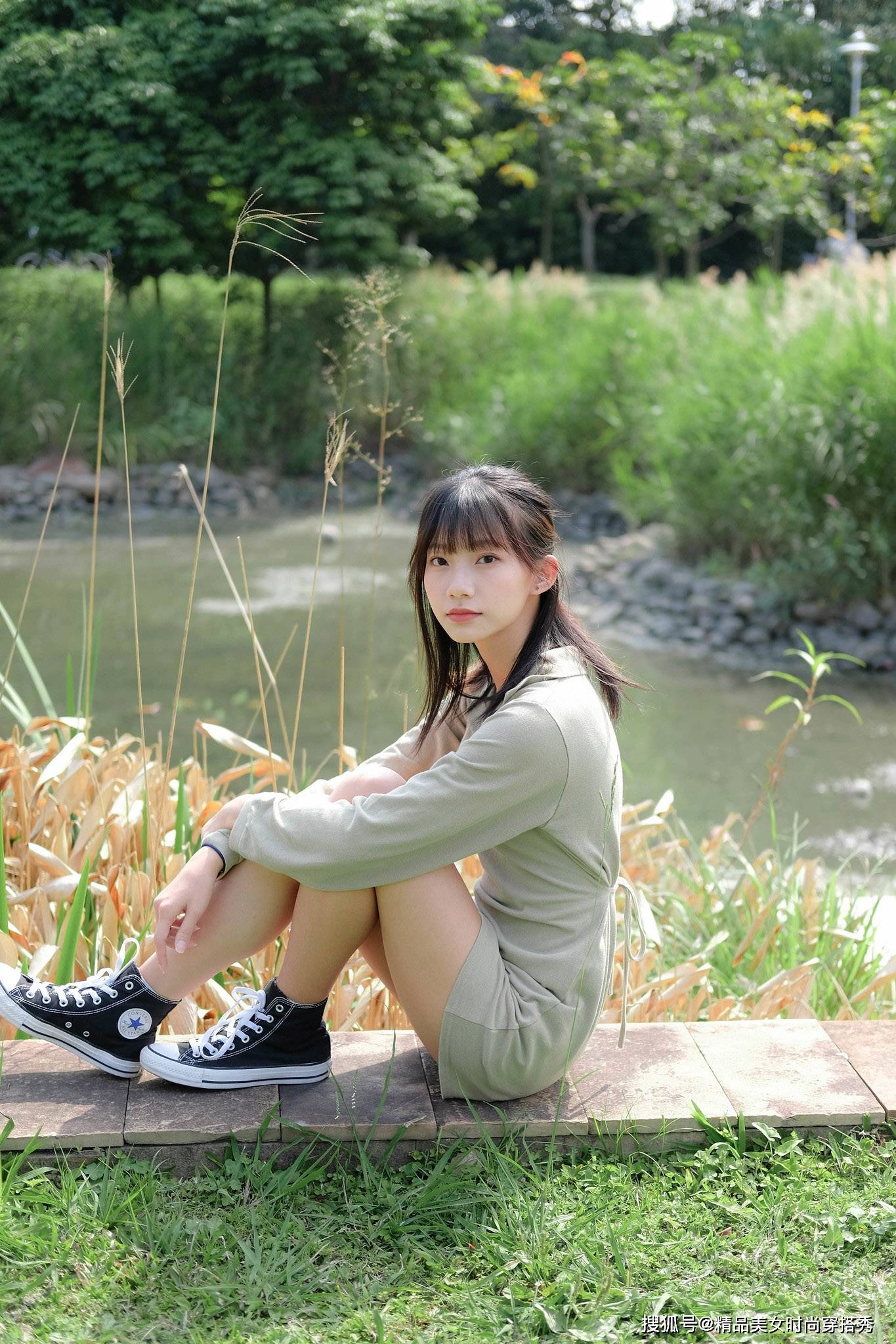 小高|针织运动款的时髦连衣裙,舒适的休闲感让你的青春气息尽情绽放