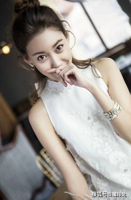 黑色|林小娘高露，出道20年零绯闻，穿搭时尚，清新又优雅很有型