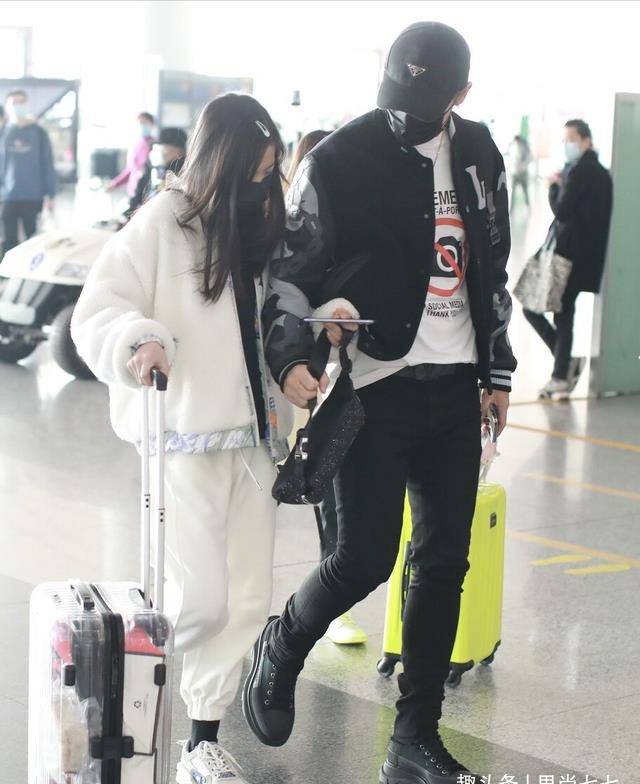 长女|钟丽缇一家五口走机场，长女回国过年变胖妞，12岁次女身高近1米7