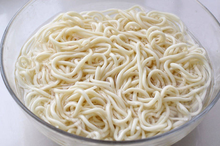 原创夏天就馋这碗过水面,简单又快捷,味道真好!