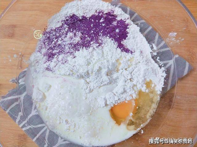 小视频|简单拌一拌就能做出的小零食，外酥里糯，香甜好吃