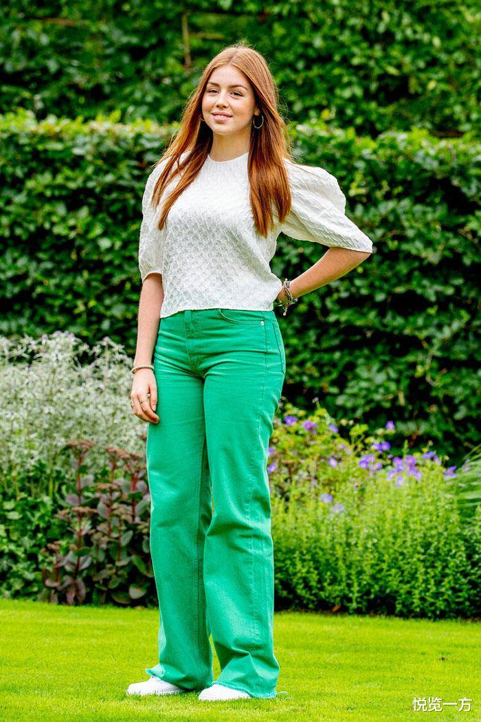 威廉-亚历山大|荷兰王室夏季合影明艳欢快 女王储沉稳有范 小公主笑容纯真烂漫