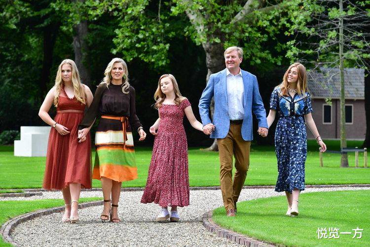 威廉-亚历山大|荷兰王室夏季合影明艳欢快 女王储沉稳有范 小公主笑容纯真烂漫