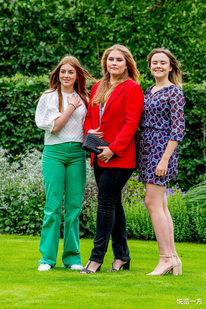 威廉-亚历山大|荷兰王室夏季合影明艳欢快 女王储沉稳有范 小公主笑容纯真烂漫