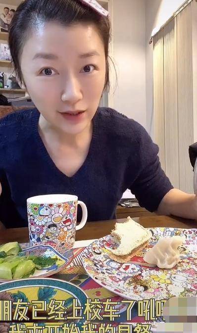 俞白眉|38岁女星直言早晨带娃如打仗,6点起床做饭,孩子走了自己才能吃