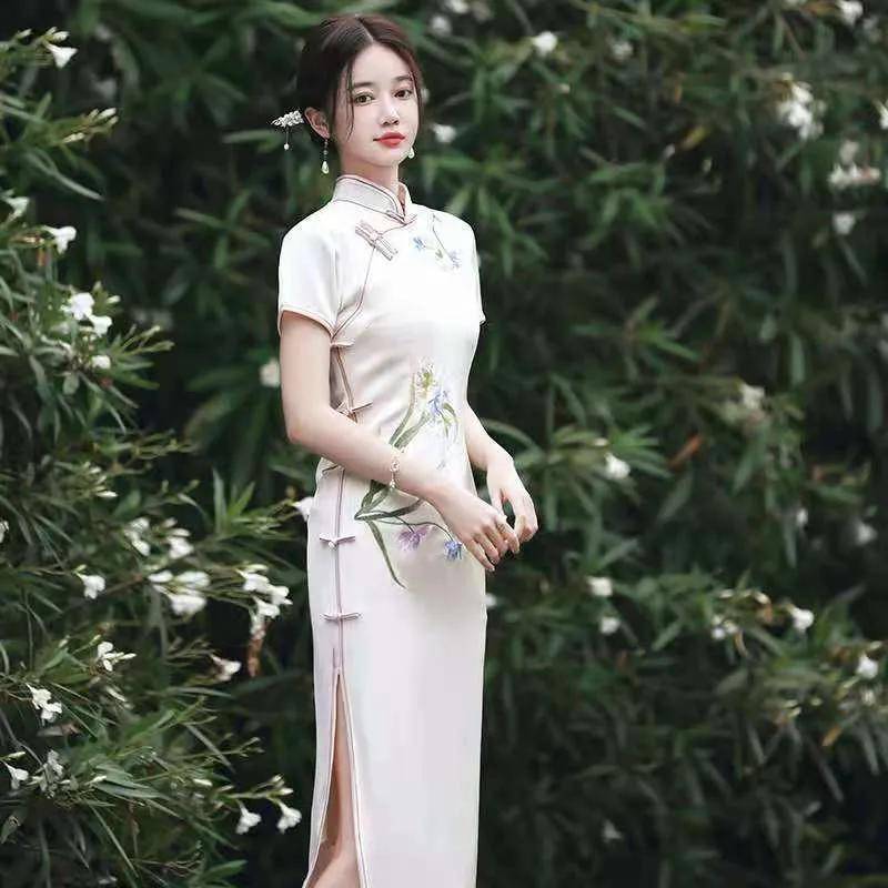 橄榄绿|中年女性穿什么样的旗袍,小编给你支几招,看是不是你想要的效果