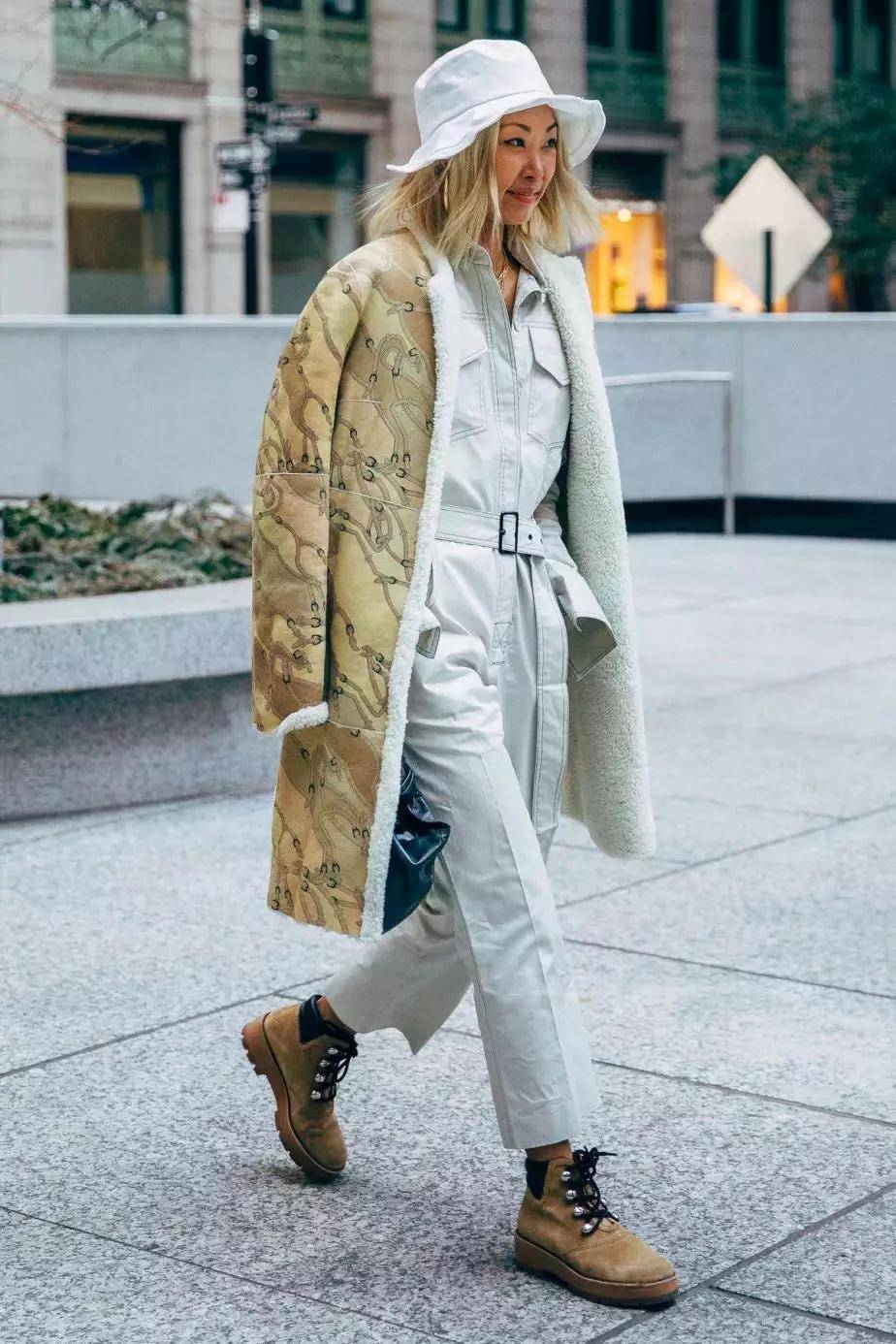 显得|毛绒大衣千万别配打底裤,太土!跟着潮人这样穿,轻松打造时尚范