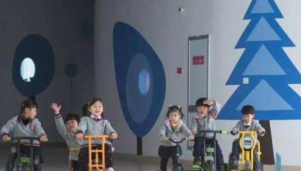 能力|沈阳4岁小神童,识5000字会算乘除法,妈妈称没必要上幼儿园