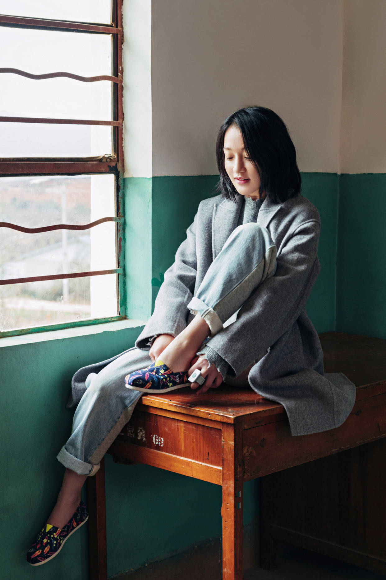 周迅|奔四奔五的女人别总穿打底裤,跟着周迅这样穿,减龄时髦两不误!