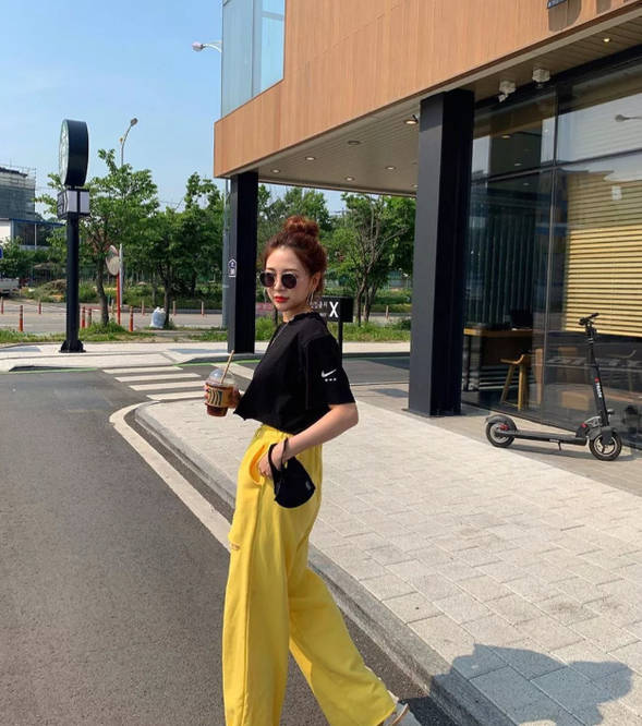 花样|别看阔腿裤+平底鞋的搭配“朴素”，其实它们俩花样可多了！