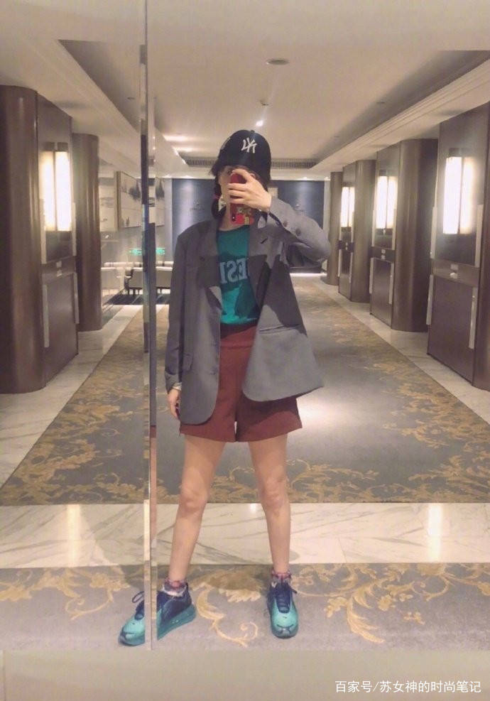毛衣|最近流行一种穿法，叫“短上衣+裤子”，拯救小短腿，吴昕都上头