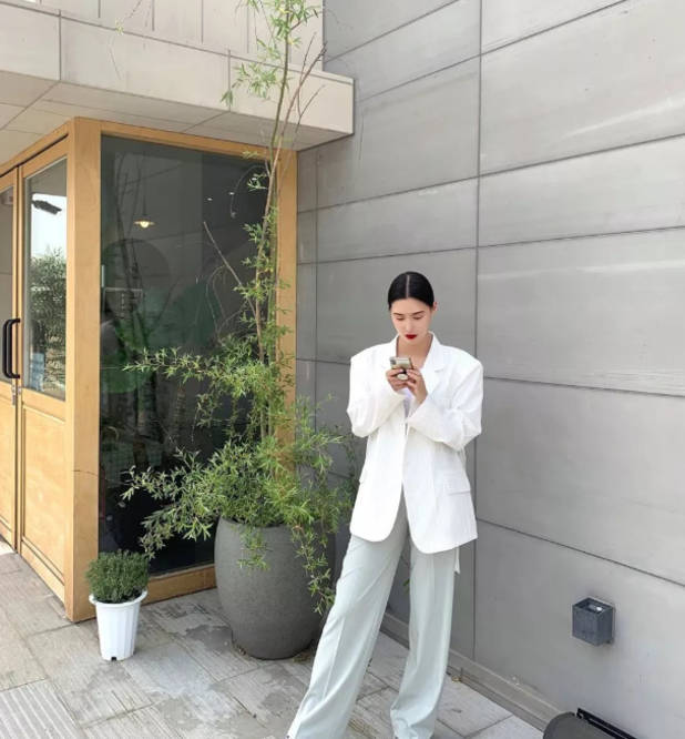 花样|别看阔腿裤+平底鞋的搭配“朴素”，其实它们俩花样可多了！