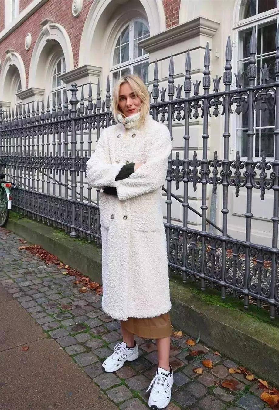 显得|毛绒大衣千万别配打底裤，太土！跟着潮人这样穿，轻松打造时尚范