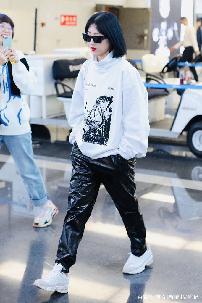 jennie|卫衣下面最好别搭打底裤，瞧瞧下面明星这样穿，舒适洋气又显瘦！