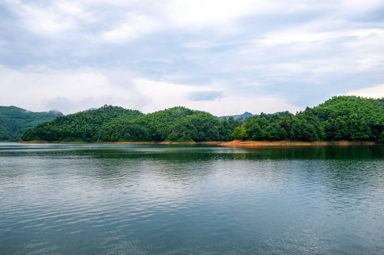 佛子岭大坝,被誉为"新中国第一大坝",来安徽霍山旅游不要错过_水库