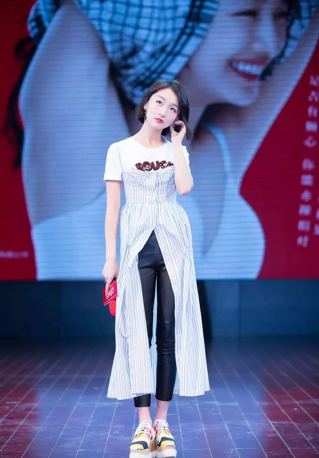 裙子|裙子别和打底裤一起穿，太俗！“裙中裤”叠穿才时髦，谁穿谁上头