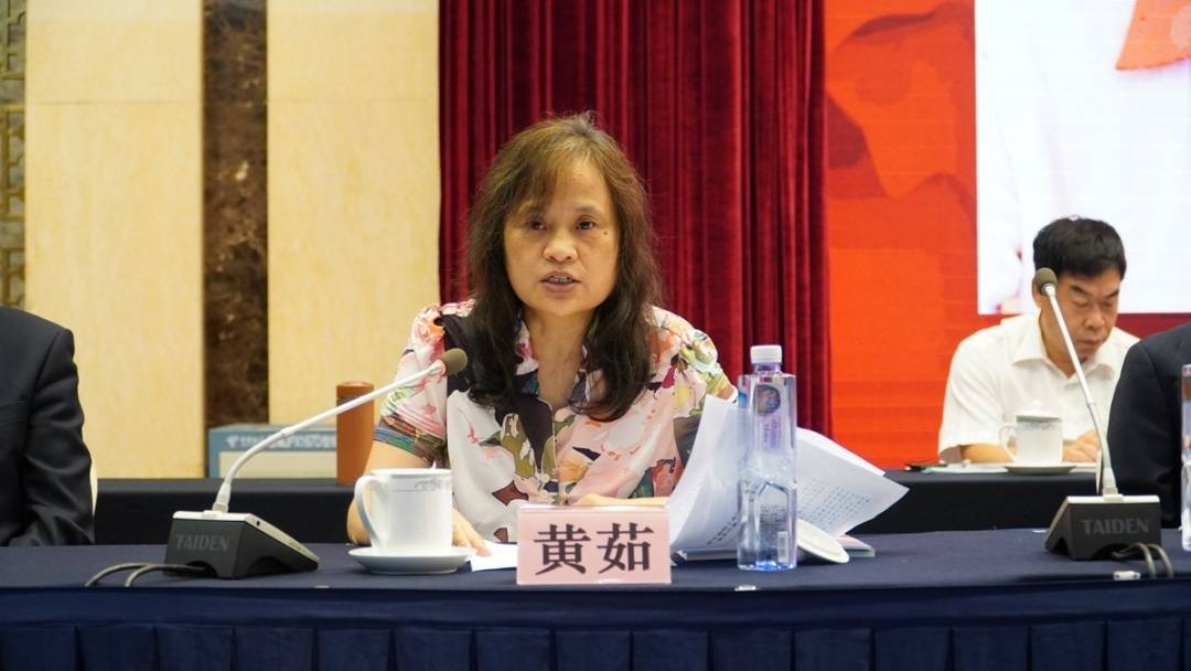 大会以无记名投票的方式,选举产生了中国轻工业联合会第五届理事会