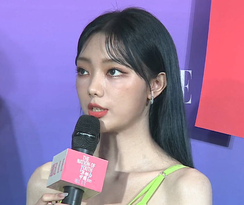 周笔畅|ELLE红毯生图：杨幂闪光裙好辣，周笔畅小露肋骨，李紫婷腹肌吸睛？